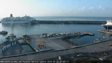 Imagen de vista previa de la cámara web Funchal - harbor